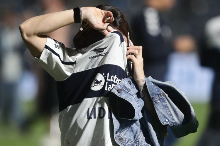 A fan of Gimnasia y Esgrima reacts after the police threw tear gas outside the Juan Carmelo Zerillo stadium and entered the field during the Argentine Professional Football League Tournament 2022 match between Gimnasia y Egrima and Boca Juniors in La Plata, Argentina, on October 6, 2022. - This Thursday's match between Gimnasia y Esgrima and Boca Juniors was suspended 9 minutes into the first half due to serious incidents outside the stadium that affected the development of the match. (Photo by ALEJANDRO PAGNI / AFP) (Photo by ALEJANDRO PAGNI/AFP via Getty Images)