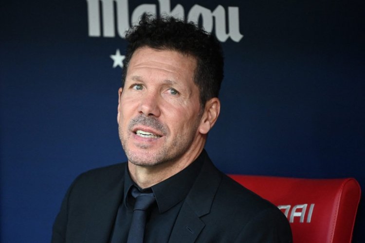 Atletico Madrid's Argentinian coach Diego Simeone is pictured on the bench prior to the start of the Spanish League football match between Club Atletico de Madrid and Girona FC at the Wanda Metropolitano stadium in Madrid on October 8, 2022. (Photo by PIERRE-PHILIPPE MARCOU / AFP) (Photo by PIERRE-PHILIPPE MARCOU/AFP via Getty Images)