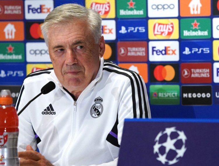 Real Madrid's Italian coach Carlo Ancelotti attends a press conference in Warsaw, Poland, on October 10, 2022, on the eve of the UEFA Champions League 1st round day 4 football match Shakhtar Donetsk vs Real Madrid. (Photo by JANEK SKARZYNSKI / AFP) (Photo by JANEK SKARZYNSKI/AFP via Getty Images)