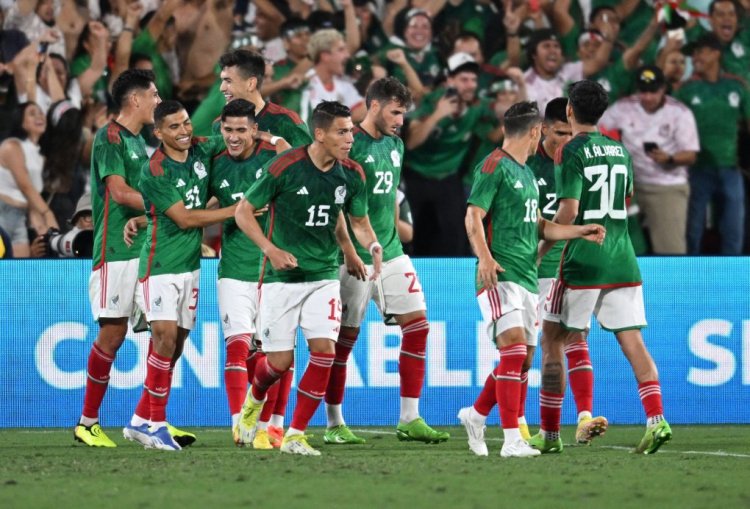 Mexico players celebrate teammate Hirving Lozano's goal (not in picture) during the international friendly football match between Mexico and Peru at the Rose Bowl in Pasadena, California, on September 24, 2022. (Photo by Robyn Beck / AFP) (Photo by ROBYN BECK/AFP via Getty Images)