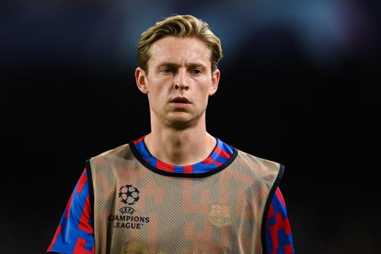 BARCELONA, SPAIN - OCTOBER 12: Frenkie de Jong of FC Barcelona looks on during the UEFA Champions League group C match between FC Barcelona and FC Internazionale at Spotify Camp Nou on October 12, 2022 in Barcelona, Spain. (Photo by David Ramos/Getty Images)