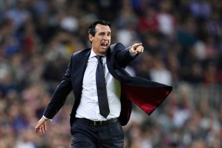 BARCELONA, SPAIN - OCTOBER 20: Unai Emery, Head Coach of Villarreal CF reacts during the LaLiga Santander match between FC Barcelona and Villarreal CF at Spotify Camp Nou on October 20, 2022 in Barcelona, Spain. (Photo by Alex Caparros/Getty Images)