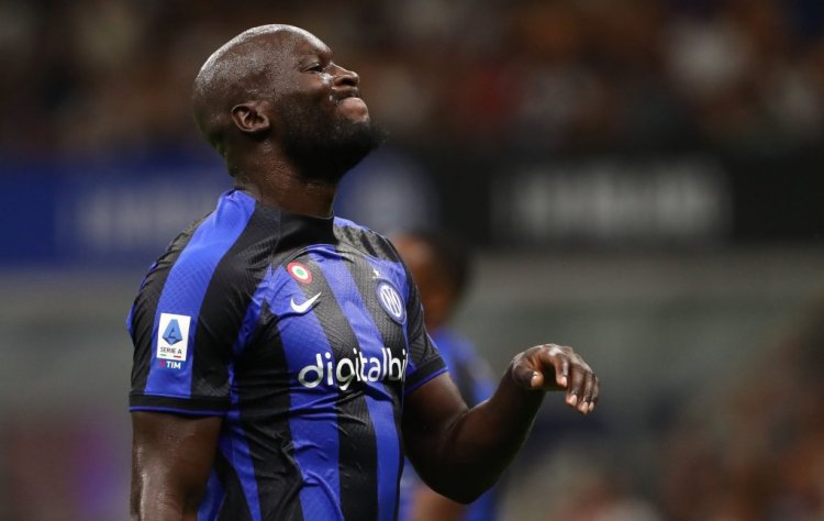 MILAN, ITALY - AUGUST 20: Romelu Lukaku of FC Internazionale reacts during the Serie A match between FC Internazionale and Spezia Calcio at Stadio Giuseppe Meazza on August 20, 2022 in Milan, . (Photo by Marco Luzzani/Getty Images)