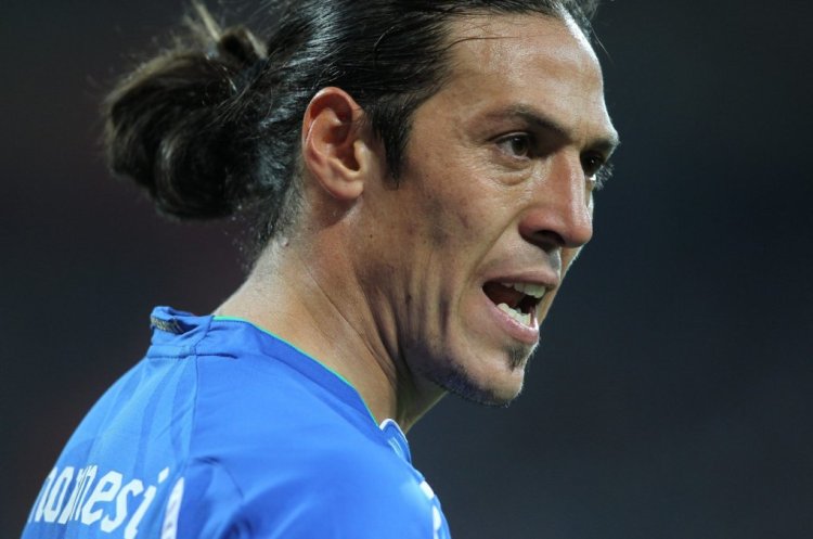 Italy's midfielder Mauro Camoranesi reacts to missing a shot during the Group F first round 2010 World Cup football match Italy vs. New Zealand on June 20, 2010 at Mbombela Stadium in Nelspruit. The match ended in a 1-1 draw.  NO PUSH TO MOBILE / MOBILE USE SOLELY WITHIN EDITORIAL ARTICLE  -     AFP PHOTO / VALERY HACHE (Photo credit should read VALERY HACHE/AFP via Getty Images)