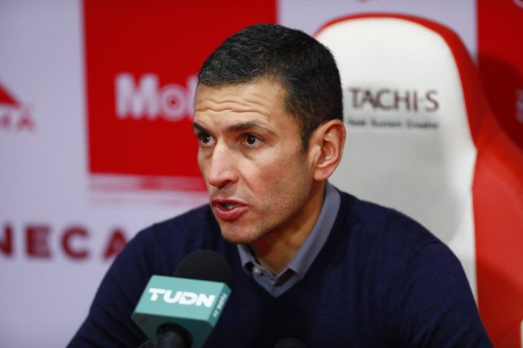 AGUASCALIENTES, MEXICO - SEPTEMBER 23: Jaime Lozano head coach of Necaxa talks during a press conference after the 16th round match between Necaxa and Mazatlan FC as part of the Torneo Apertura 2022 Liga MX at Victoria Stadium on September 23, 2022 in Aguascalientes, Mexico. (Photo by Leopoldo Smith/Getty Images)