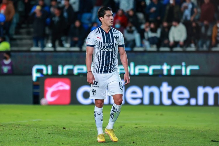PACHUCA, MEXICO - OCTOBER 20: Erick Aguirre of Monterrey walks out the pitch after being shown a red card during the semifinal first leg match between Pachuca and Monterrey as part of the Torneo Apertura 2022 Liga MX at Hidalgo Stadium on October 20, 2022 in Pachuca, Mexico. (Photo by Manuel Velasquez/Getty Images)