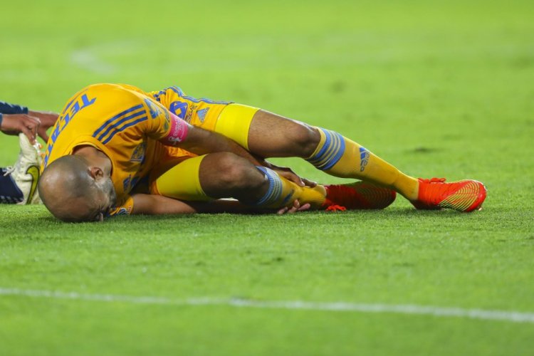 PACHUCA, MEXICO - OCTOBER 16: Guido Pizarro of Tigres reacts during the quarterfinals second leg match between Pachuca and Tigres UANL as part of the Torneo Apertura 2022 Liga MX at Hidalgo Stadium on October 16, 2022 in Pachuca, Mexico. (Photo by Agustin Cuevas/Getty Images)
