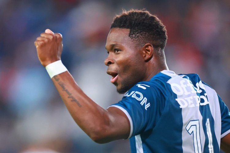 PACHUCA, MEXICO - SEPTEMBER 11: Aviles Hurtado of Pachuca celebrates after scoring his team's fourth goal during the 14th round match between Pachuca and Tijuana as part of the Torneo Apertura 2022 Liga MX at Hidalgo Stadium on September 11, 2022 in Pachuca, Mexico. (Photo by Hector Vivas/Getty Images)