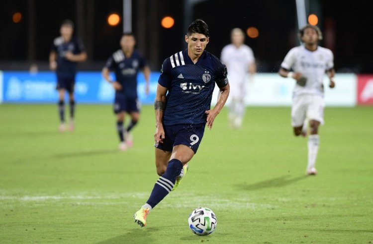 REUNION, FLORIDA - JULY 30: Alan Pulido #9 of Sporting Kansas City controls the ball during a quarterfinals match against Philadelphia Union during the MLS Is Back Tournament at ESPN Wide World of Sports Complex on July 30, 2020 in Reunion, Florida. (Photo by Emilee Chinn/Getty Images)