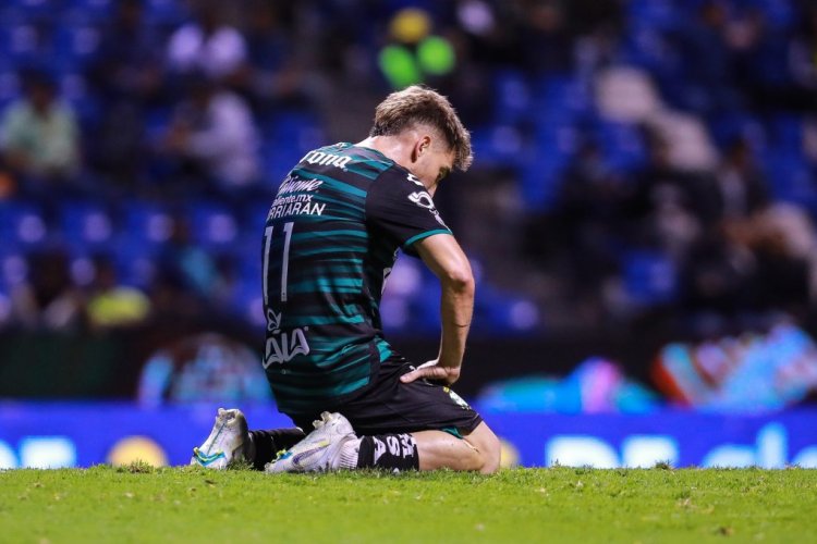 PUEBLA, MEXICO - JULY 08: Fernando Gorriarán of Santos reacts after missing a chance of goal during the 2nd round match between Puebla and Santos Laguna as part of the Torneo Apertura 2022 Liga MX at Cuauhtemoc Stadium on July 08, 2022 in Puebla, Mexico. (Photo by Manuel Velasquez/Getty Images)
