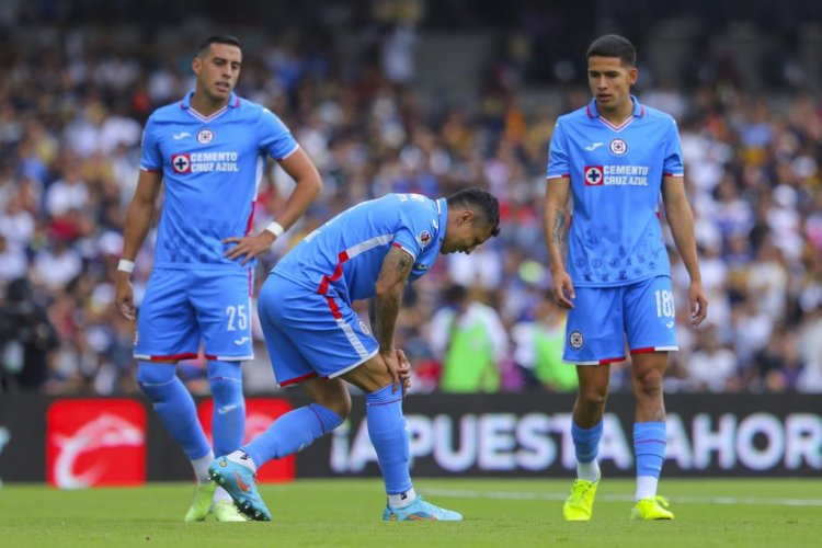 MEXICO CITY, MEXICO - SEPTEMBER 18: Julio Cesar Dominguez of Cruz Azul reacts during the 15th round match between Pumas UNAM and Cruz Azul as part of the Torneo Apertura 2022 Liga MX at Olimpico Universitario Stadium on September 18, 2022 in Mexico City, Mexico. (Photo by Agustin Cuevas/Getty Images)