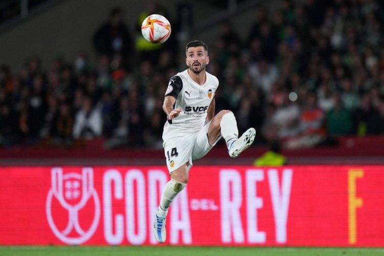 SEVILLE, SPAIN - APRIL 23: Jose Gaya of Valencia CF in action during the Copa del Rey final match between Real Betis and Valencia CF at Estadio La Cartuja on April 23, 2022 in Seville, Spain. (Photo by Angel Martinez/Getty Images)