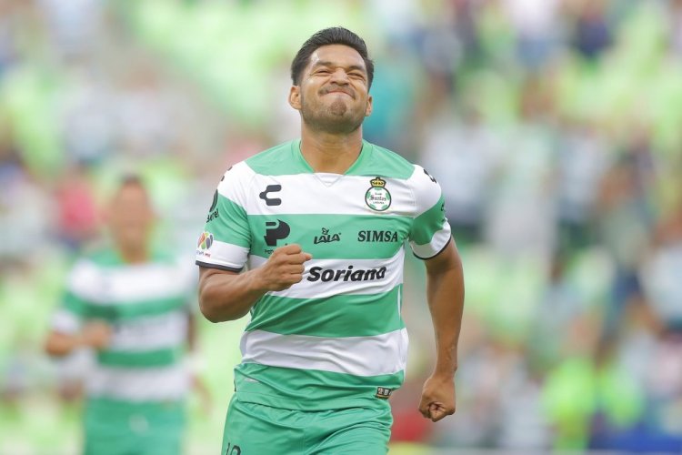 TORREON, MEXICO - AUGUST 28: Eduardo Aguirre of Santos celebrates after scoring the first goal of his team during the 11th round match between Santos Laguna and Atletico San Luis as part of the Torneo Apertura 2022 Liga MX at Corona Stadium on August 28, 2022 in Torreon, Mexico. (Photo by Manuel Guadarrama/Getty Images)