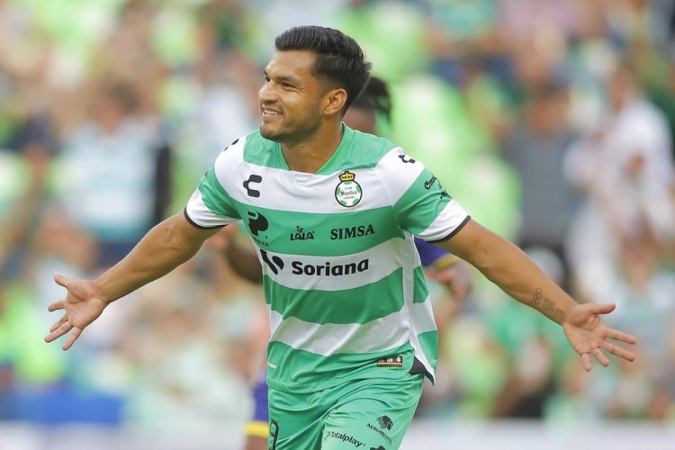TORREON, MEXICO - AUGUST 28: Eduardo Aguirre of Santos celebrates after scoring the first goal of his team during the 11th round match between Santos Laguna and Atletico San Luis as part of the Torneo Apertura 2022 Liga MX at Corona Stadium on August 28, 2022 in Torreon, Mexico. (Photo by Manuel Guadarrama/Getty Images)