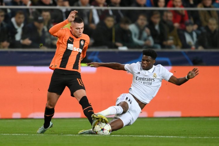 WARSAW, POLAND - OCTOBER 11: Oleksandr Zubkov of Shakhtar Donetsk is challenged by Aurelien Tchouameni of Real Madrid during the UEFA Champions League group F match between Shakhtar Donetsk and Real Madrid at Wojska Polskiego Stadium on October 11, 2022 in Warsaw, Poland. (Photo by Adam Nurkiewicz/Getty Images)