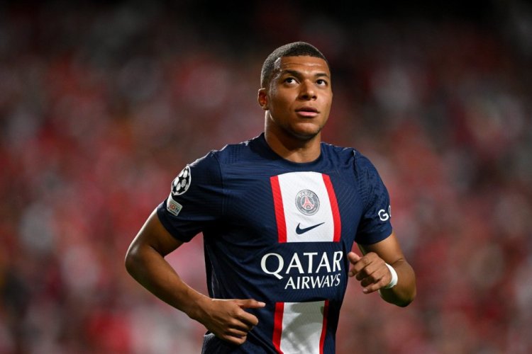 LISBON, PORTUGAL - OCTOBER 05: Kylian Mbappé of Paris Saint-Germain in action during the UEFA Champions League group H match between SL Benfica and Paris Saint-Germain at Estadio do Sport Lisboa e Benfica on October 5, 2022 in Lisbon, Portugal. (Photo by Octavio Passos/Getty Images)