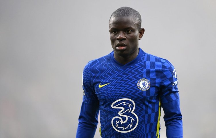WOLVERHAMPTON, ENGLAND - DECEMBER 19: N'Golo Kante of Chelsea in action during the Premier League match between Wolverhampton Wanderers  and  Chelsea at Molineux on December 19, 2021 in Wolverhampton, England. (Photo by Clive Mason/Getty Images)