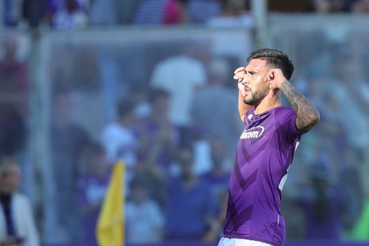 FLORENCE, ITALY - SEPTEMBER 18: Nicolas Ivan Gonzalez of ACF Fiorentina celebrates after scoring a goal during the Serie A match between ACF Fiorentina and Hellas Verona at Stadio Artemio Franchi on September 18, 2022 in Florence, Italy.  (Photo by Gabriele Maltinti/Getty Images)