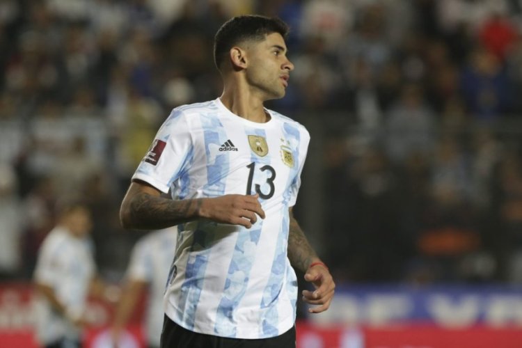 SAN JUAN, ARGENTINA - NOVEMBER 16: Cristian Romero of Argentina looks on during a match between Argentina and Brazil as part of FIFA World Cup Qatar 2022 Qualifiers at San Juan del Bicentenario Stadium on November 16, 2021 in San Juan, Argentina. (Photo by Daniel Jayo/Getty Images)