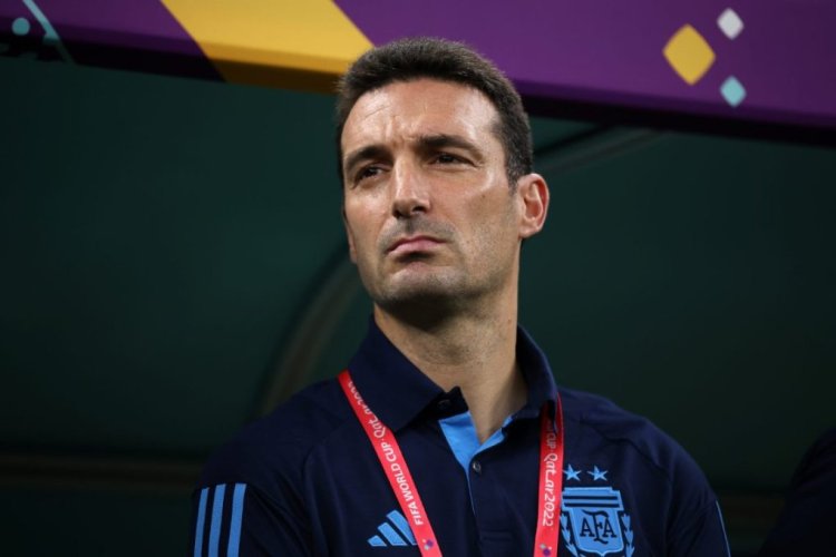 LUSAIL CITY, QATAR - NOVEMBER 26: Lionel Scaloni, Head Coach of Argentina, looks on prior to the FIFA World Cup Qatar 2022 Group C match between Argentina and Mexico at Lusail Stadium on November 26, 2022 in Lusail City, Qatar. (Photo by Alex Grimm/Getty Images)