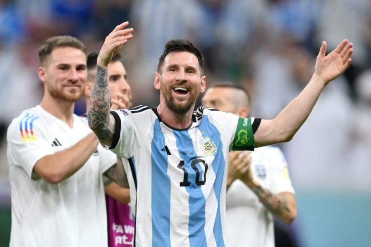 LUSAIL CITY, QATAR - NOVEMBER 26: Lionel Messi of Argentina applauds fans after the 2-0 victory in the FIFA World Cup Qatar 2022 Group C match between Argentina and Mexico at Lusail Stadium on November 26, 2022 in Lusail City, Qatar. (Photo by Dan Mullan/Getty Images)