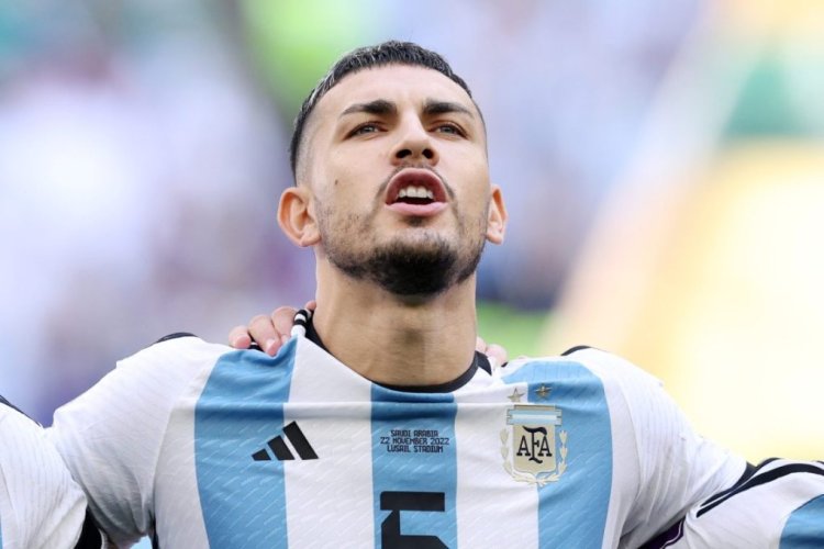LUSAIL CITY, QATAR - NOVEMBER 22: Leandro Paredes of Argentina sings their national anthem prior tog the FIFA World Cup Qatar 2022 Group C match between Argentina and Saudi Arabia at Lusail Stadium on November 22, 2022 in Lusail City, Qatar. (Photo by Richard Heathcote/Getty Images)