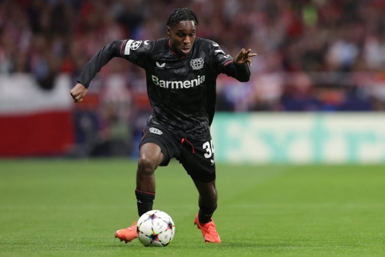MADRID, SPAIN - OCTOBER 26: Jeremie Frimpong of Bayer 04 Leverkusen controls the ball during the UEFA Champions League group B match between Atletico Madrid and Bayer 04 Leverkusen at Civitas Metropolitano Stadium on October 26, 2022 in Madrid, Spain. (Photo by Gonzalo Arroyo Moreno/Getty Images)
