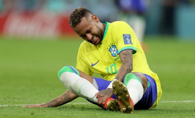 LUSAIL CITY, QATAR - NOVEMBER 24: Neymar of Brazil sits injured on the pitch  during the FIFA World Cup Qatar 2022 Group G match between Brazil and Serbia at Lusail Stadium on November 24, 2022 in Lusail City, Qatar. (Photo by Lars Baron/Getty Images)