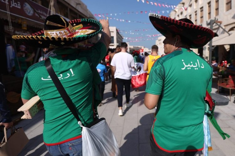 DOHA, QATAR - NOVEMBER 22: Mexico fans roam the streets at Souq Waqif in the Mushayrib district on November 22, 2022 in Doha, Qatar. (Photo by Christopher Lee/Getty Images)
