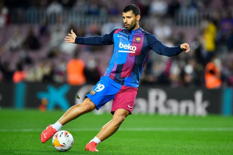 Barcelona's Argentinian forward Kun Aguero warms up before the Spanish League football match between FC Barcelona and Deportivo Alaves at the Camp Nou stadium in Barcelona on October 30, 2021. (Photo by Pau BARRENA / AFP) (Photo by PAU BARRENA/AFP via Getty Images)