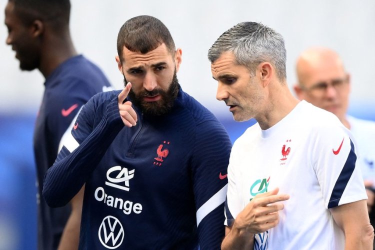 France's forward Karim Benzema (C) chats with France's physical trainer Cyril Moine  during a training session at the Stade de France stadium in Saint-Denis, north of Paris on June 12, 2022 on the eve of their UEFA Nations League football match against Croatia. (Photo by FRANCK FIFE / AFP) (Photo by FRANCK FIFE/AFP via Getty Images)
