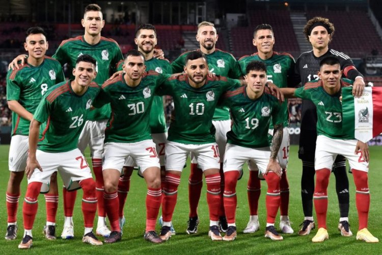 (from up, L) Mexico's midfielder Carlos Rodriguez, Mexico's defender Cesar Montes, Mexico's forward Henry Martin, Mexico's forward Hector Herrera, Mexico's defender Hector Moreno, Mexico's goalkeeper Guillermo Ochoa, Mexico's forward Uriel Antuna, Mexico's defender Luis Chavez, Mexico's forward Alexis Vega, Mexico's defender Jorge Sanchez and Mexico's defender Jesus Gallardo pose for a photograph prior the friendly football match between Mexico and Sweden, at the Montilivi stadium in Girona on November 16, 2022. (Photo by Pau BARRENA / AFP) (Photo by PAU BARRENA/AFP via Getty Images)