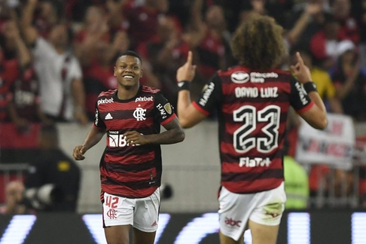 Brazil's Flamengo Matheus Franca (L) celebrates after scoring against Colombia's Deportes Tolima during the Copa Libertadores football tournament round of sixteen second leg match at Macarana Stadium in Rio de Janeiro, Brazil, on July 6, 2022. (Photo by MAURO PIMENTEL / AFP) (Photo by MAURO PIMENTEL/AFP via Getty Images)