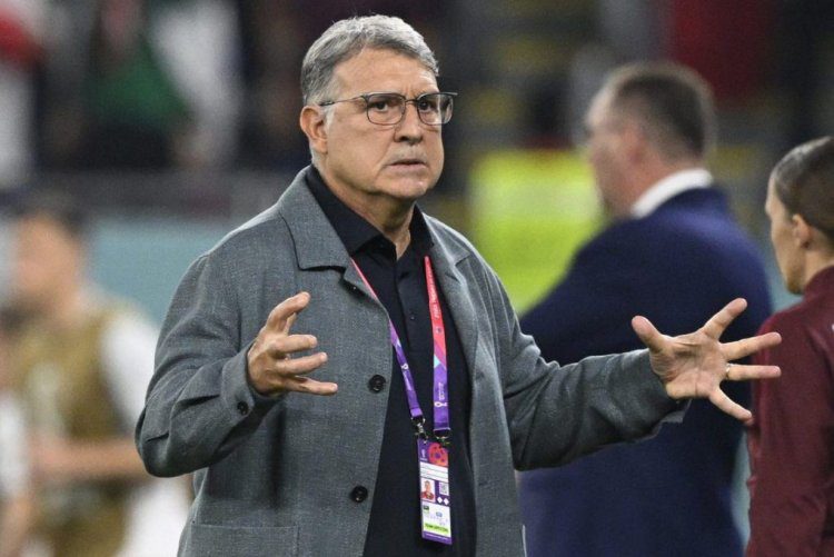 Mexico's Argentinian coach #00 Gerardo Martino gestures during the Qatar 2022 World Cup Group C football match between Mexico and Poland at Stadium 974 in Doha on November 22, 2022. (Photo by Alfredo ESTRELLA / AFP) (Photo by ALFREDO ESTRELLA/AFP via Getty Images)