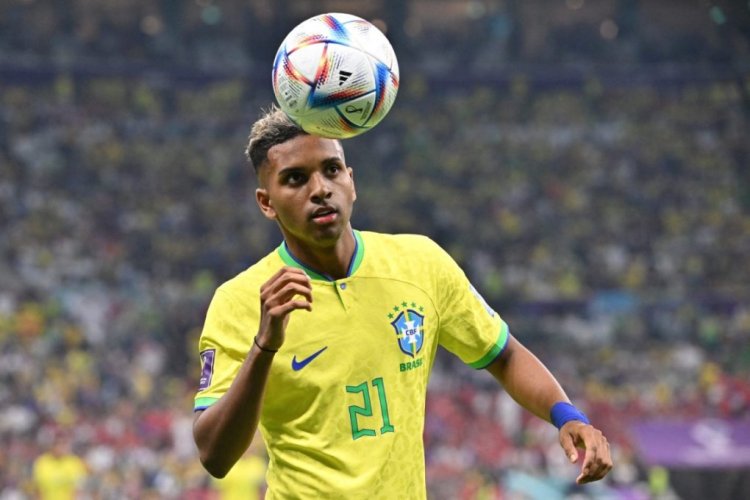 Brazil's forward #21 Rodrygo heads the ball during the Qatar 2022 World Cup Group G football match between Brazil and Serbia at the Lusail Stadium in Lusail, north of Doha on November 24, 2022. (Photo by NELSON ALMEIDA / AFP) (Photo by NELSON ALMEIDA/AFP via Getty Images)