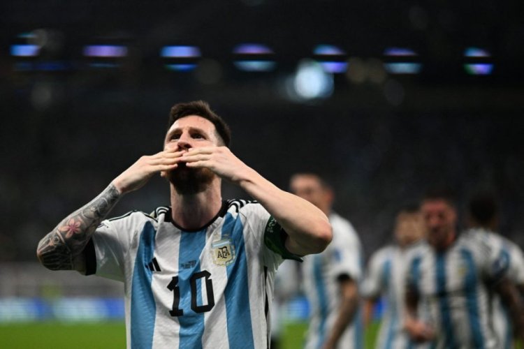 Argentina's forward #10 Lionel Messi celebrates scoring the opening goal during the Qatar 2022 World Cup Group C football match between Argentina and Mexico at the Lusail Stadium in Lusail, north of Doha on November 26, 2022. (Photo by Kirill KUDRYAVTSEV / AFP) (Photo by KIRILL KUDRYAVTSEV/AFP via Getty Images)