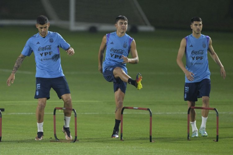 Argentina's (L-R) defender Cristian Romero, forward Paulo Dybala, midfielder Exequiel Palacios attend a training session at Qatar University in Doha on November 18, 2022, ahead of the Qatar 2022 World Cup football tournament. (Photo by JUAN MABROMATA / AFP) (Photo by JUAN MABROMATA/AFP via Getty Images)