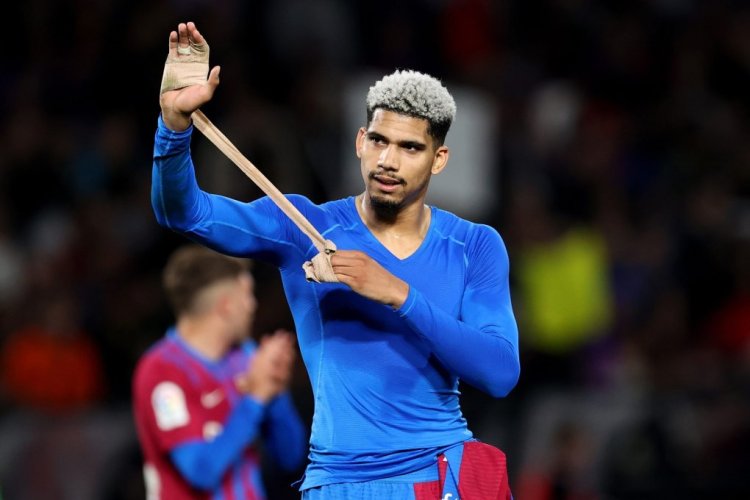 SYDNEY, AUSTRALIA - MAY 25: Ronald Araujo of FC Barcelona gestures towards the crowd at full time during the match between FC Barcelona and the A-League All Stars at Accor Stadium on May 25, 2022 in Sydney, Australia. (Photo by Brendon Thorne/Getty Images)