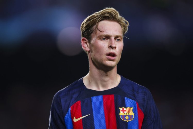BARCELONA, SPAIN - OCTOBER 12: Frenkie De Jong of FC Barcelona looks on during the UEFA Champions League group C match between FC Barcelona and FC Internazionale at Spotify Camp Nou on October 12, 2022 in Barcelona, Spain. (Photo by Eric Alonso/Getty Images)