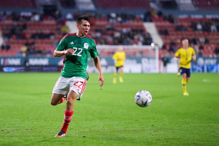 GIRONA, SPAIN - NOVEMBER 16: Hirving Lozano of Mexico controls the ball during the friendly match between Mexico and Sweden at Montilivi Stadium on November 16, 2022 in Girona, Spain. (Photo by Eric Alonso/Getty Images)