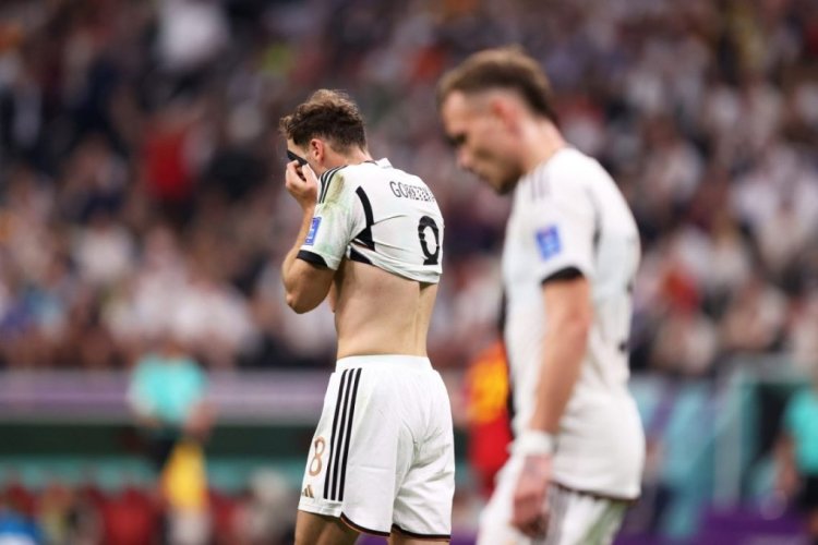 AL KHOR, QATAR - NOVEMBER 27: Leon Goretzka of Germany reacts after conceding their first goal during the FIFA World Cup Qatar 2022 Group E match between Spain and Germany at Al Bayt Stadium on November 27, 2022 in Al Khor, Qatar. (Photo by Julian Finney/Getty Images)