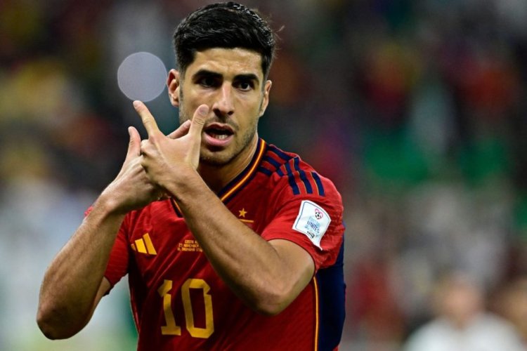 TOPSHOT - Spain's forward #10 Marco Asensio reacts after scoring the second goal during the Qatar 2022 World Cup Group E football match between Spain and Costa Rica at the Al-Thumama Stadium in Doha on November 23, 2022. (Photo by JAVIER SORIANO / AFP) (Photo by JAVIER SORIANO/AFP via Getty Images)