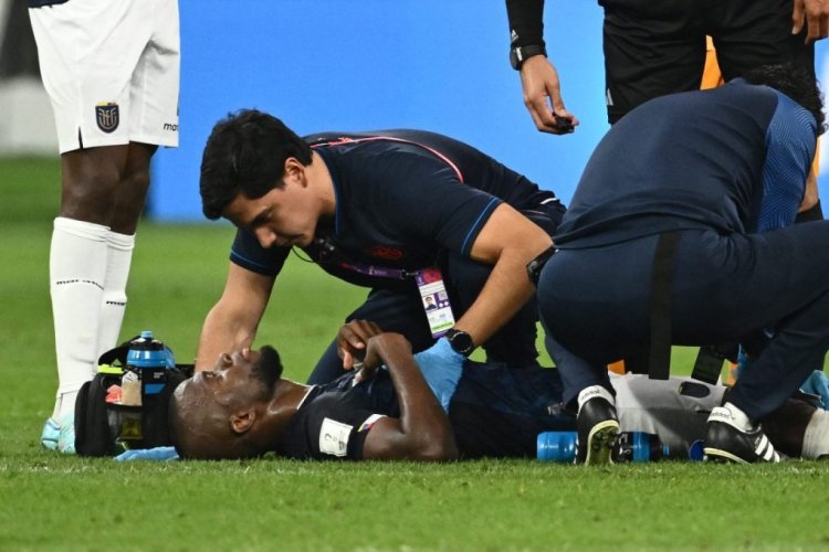 TOPSHOT - Ecuador's forward #13 Enner Valencia receives medical attention during the Qatar 2022 World Cup Group A football match between the Netherlands and Ecuador at the Khalifa International Stadium in Doha on November 25, 2022. (Photo by Jewel SAMAD / AFP) (Photo by JEWEL SAMAD/AFP via Getty Images)