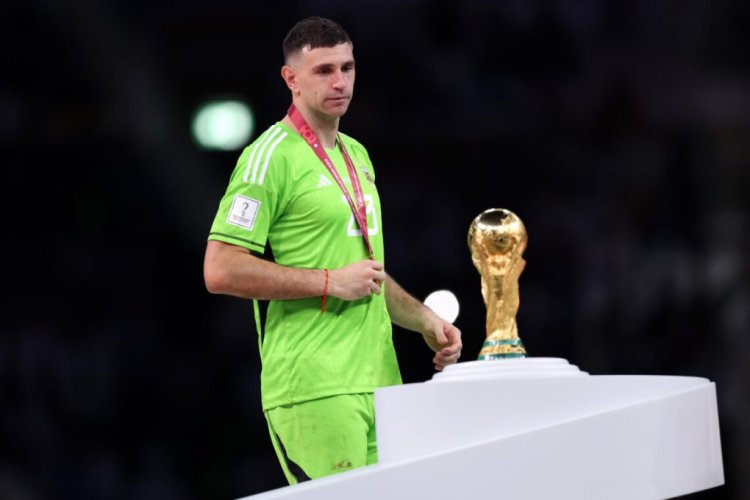LUSAIL CITY, QATAR - DECEMBER 18: Emiliano Martinez of Argentina looks at the The FIFA World Cup Qatar 2022 Winner's Trophy after the team's victory during the FIFA World Cup Qatar 2022 Final match between Argentina and France at Lusail Stadium on December 18, 2022 in Lusail City, Qatar. (Photo by Clive Brunskill/Getty Images)