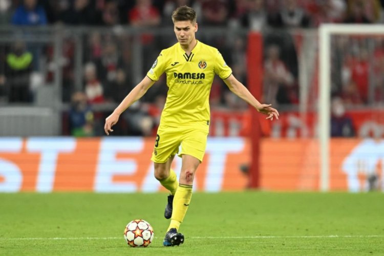 MUNICH, GERMANY - APRIL 12: Juan Foyth of Villareal in action during the UEFA Champions League Quarter Final Leg Two match between Bayern München and Villarreal CF at Football Arena Munich on April 12, 2022 in Munich, Germany. (Photo by Christian Kaspar-Bartke/Getty Images)