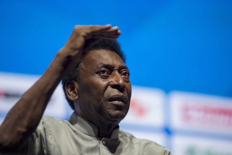 Legendary Brazilian footballer Pele, speaks during the opening event of the 2018 Carioca Football Championship at Cidade das Artes in Rio de Janeiro, Brazil, on January 15, 2018. 
Pele was named ambassador of the Championship.  / AFP PHOTO / MAURO PIMENTEL        (Photo credit should read MAURO PIMENTEL/AFP via Getty Images)