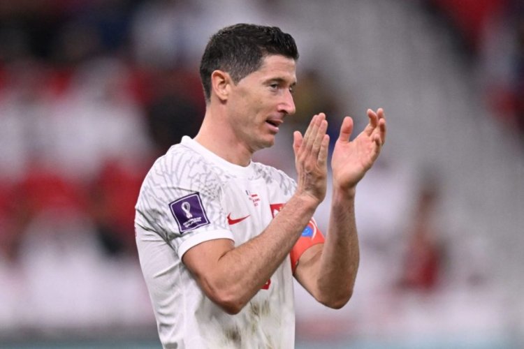 Poland's forward #09 Robert Lewandowski greets the supporters after the Qatar 2022 World Cup round of 16 football match between France and Poland at the Al-Thumama Stadium in Doha on December 4, 2022. (Photo by Kirill KUDRYAVTSEV / AFP) (Photo by KIRILL KUDRYAVTSEV/AFP via Getty Images)