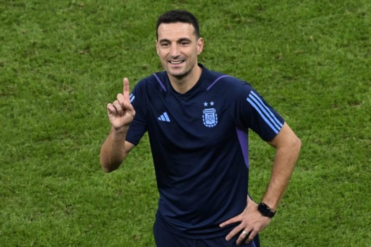 Argentina's coach #00 Lionel Scaloni celebrates after his team won the Qatar 2022 World Cup quarter-final football match between The Netherlands and Argentina at Lusail Stadium, north of Doha on December 9, 2022. (Photo by PATRICIA DE MELO MOREIRA / AFP) (Photo by PATRICIA DE MELO MOREIRA/AFP via Getty Images)
