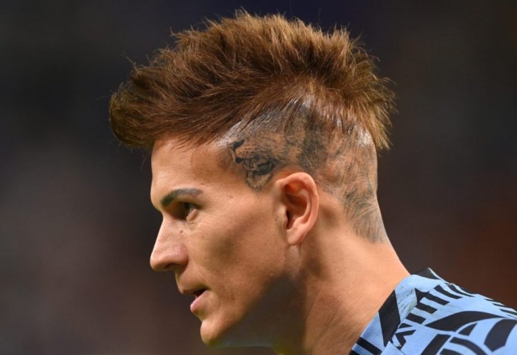 AL WAKRAH, QATAR - DECEMBER 02: The Lion tattoo on the head of goalkeeper Sebastian Sosa is pictured during the warm up  during the FIFA World Cup Qatar 2022 Group H match between Ghana and Uruguay at Al Janoub Stadium on December 02, 2022 in Al Wakrah, Qatar. (Photo by Stu Forster/Getty Images)