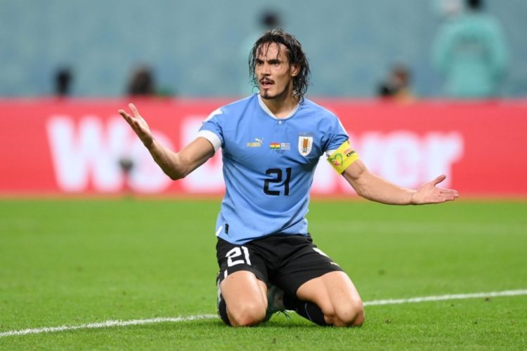 AL WAKRAH, QATAR - DECEMBER 02: Edinson Cavani of Uruguay reacts after ruled offside during the FIFA World Cup Qatar 2022 Group H match between Ghana and Uruguay at Al Janoub Stadium on December 02, 2022 in Al Wakrah, Qatar. (Photo by Stu Forster/Getty Images)